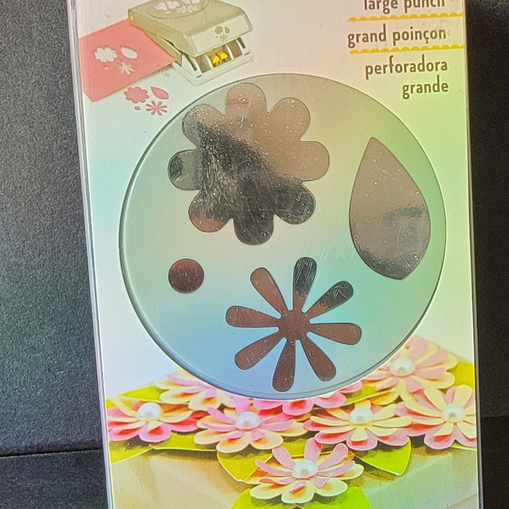 Scrapbook punch
